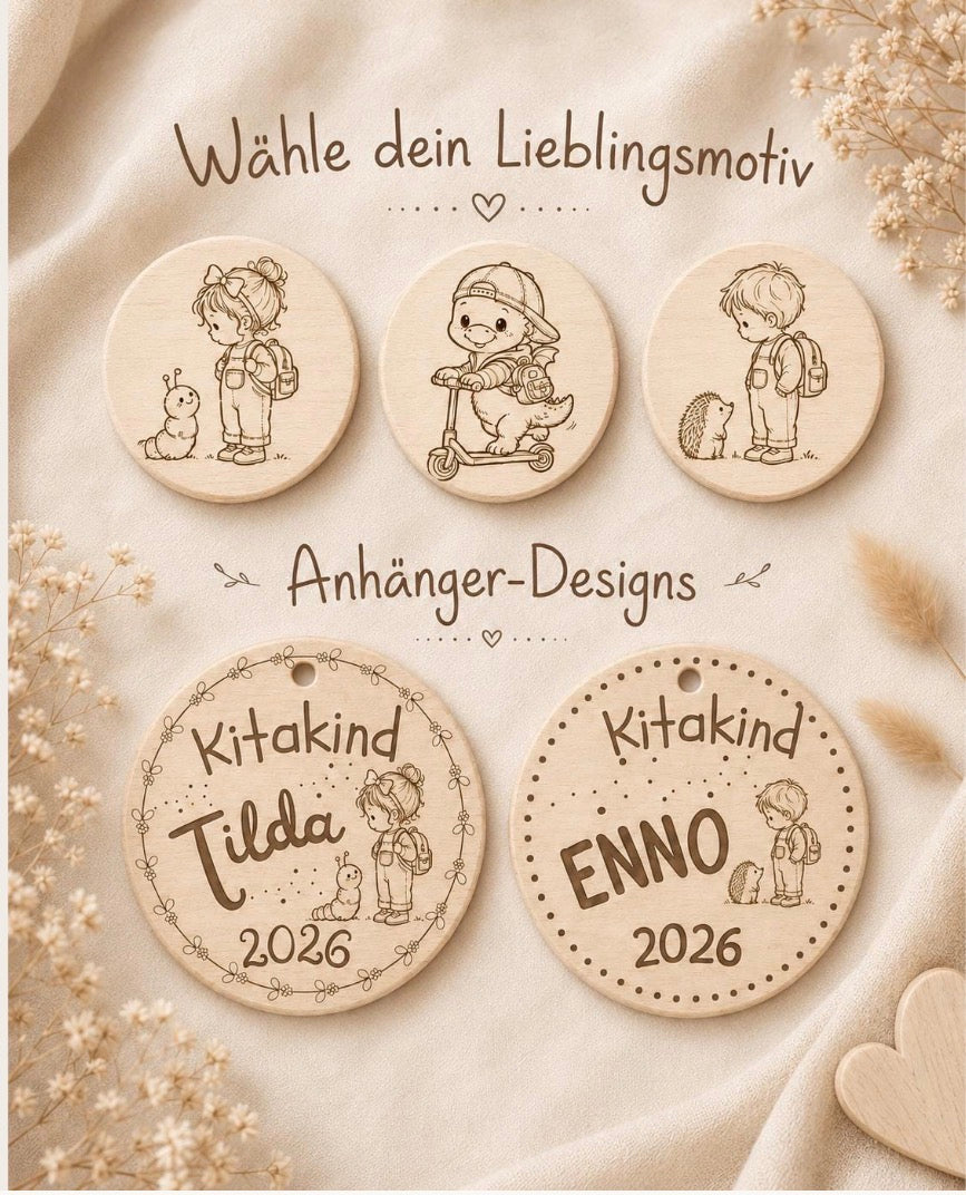 Personalisierter Kitakind-Holzanhänger – Produktansicht und Motivauswahl