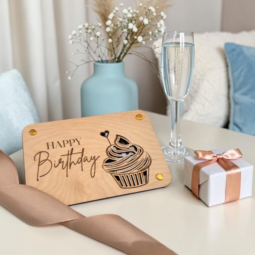 Geldgeschenk Geburtstag aus Holz – personalisiert mit Gravur