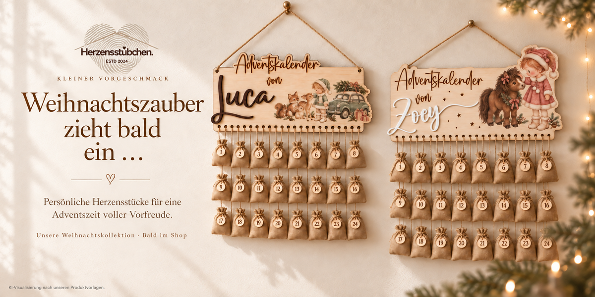 Vorschau auf unsere Weihnachtskollektion: Adventskalender aus Holz für Luca und Zoey mit Jutesäckchen, Tiermotiven und persönlichen Namen.